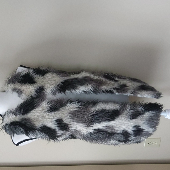 Almost Famous Faux Fur Open Cardigan Sweater Vest M White Black Vegan - Picture 9 of 16